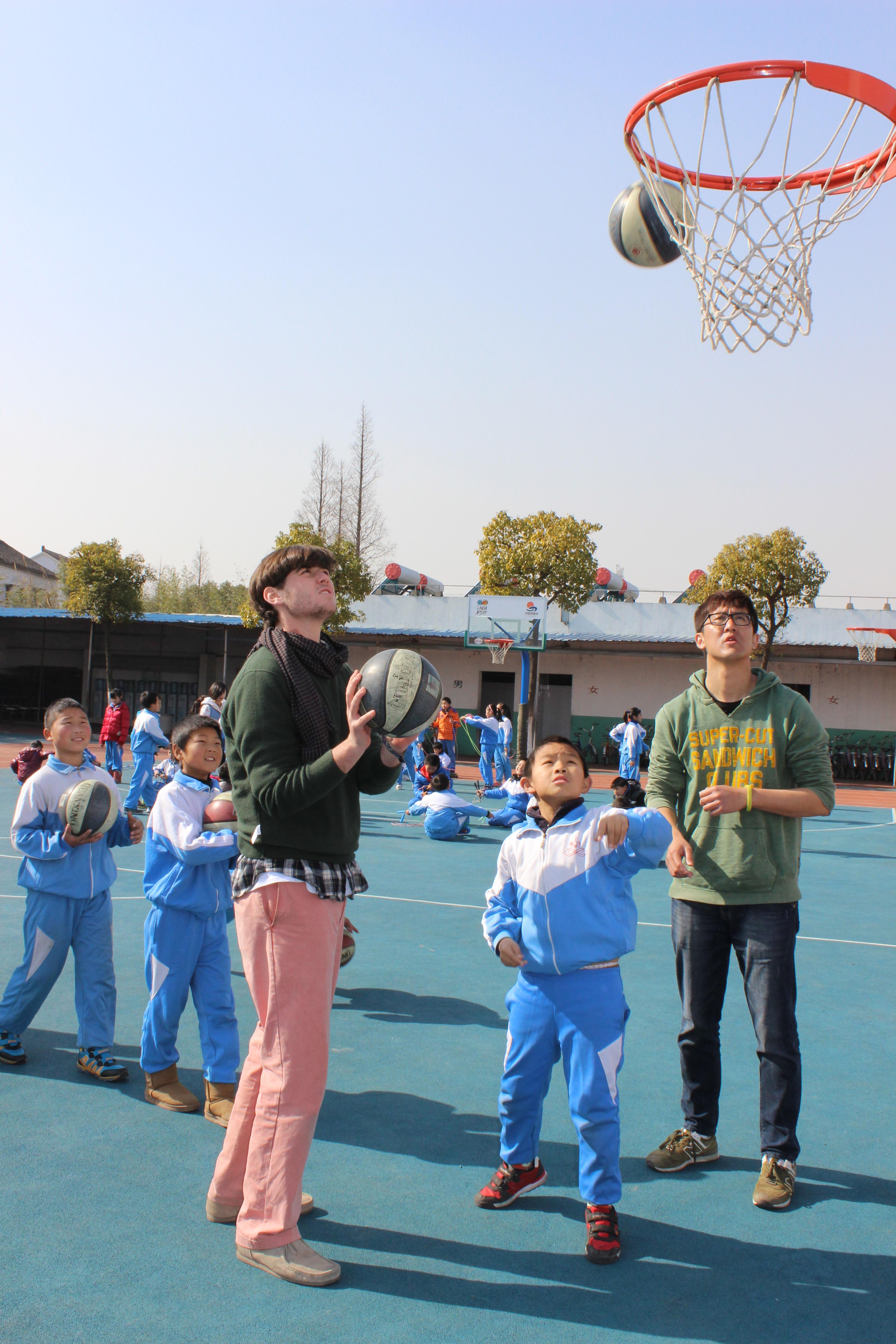 On the Projects Abroad Mandarin Language Course in China, students also volunteer in a local school and play sports with children. While learning Mandarin in China, a student also volunteers in local school and coaches sports lessons.